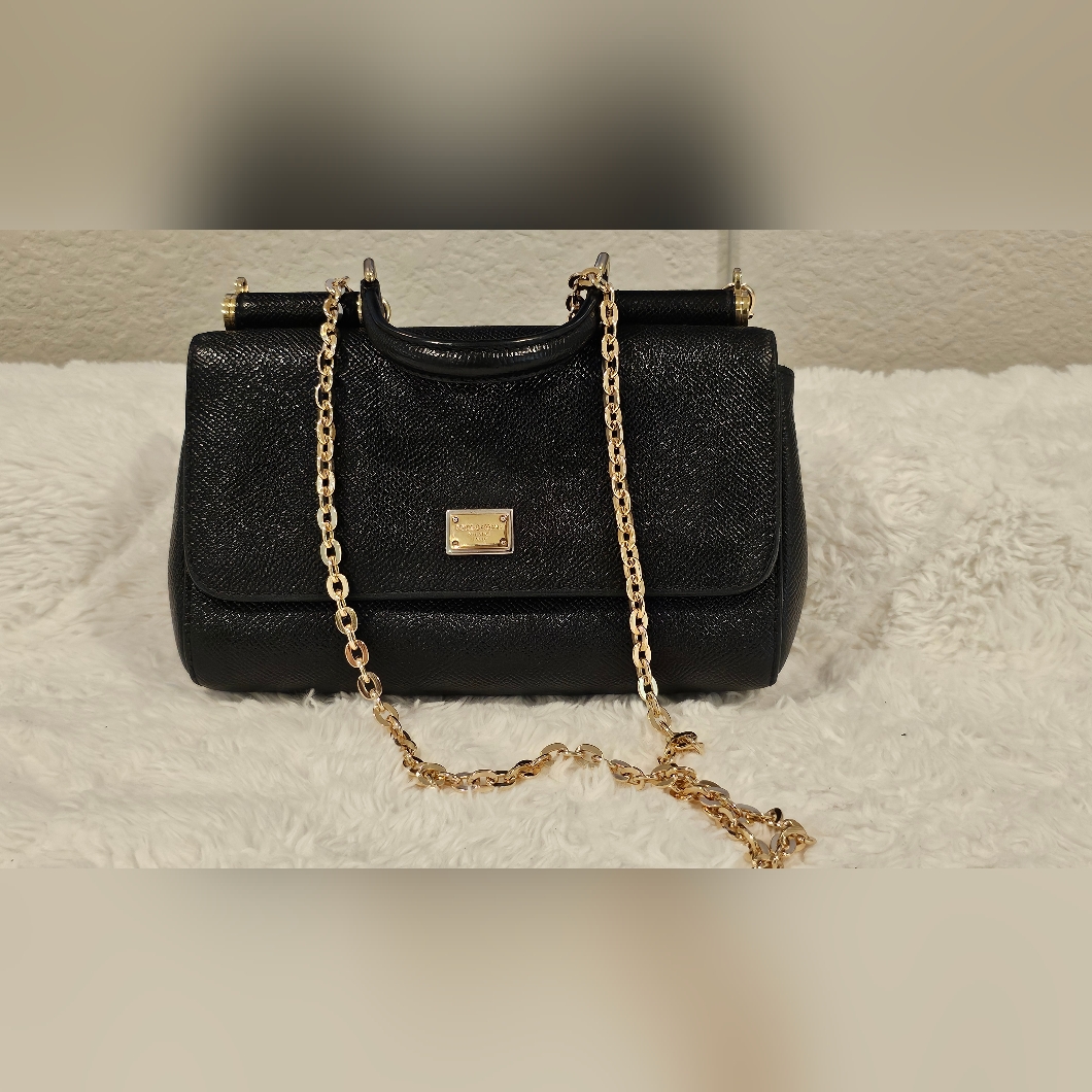 Dolce & Gabbana Black Shoulder Bag With Gold Chain